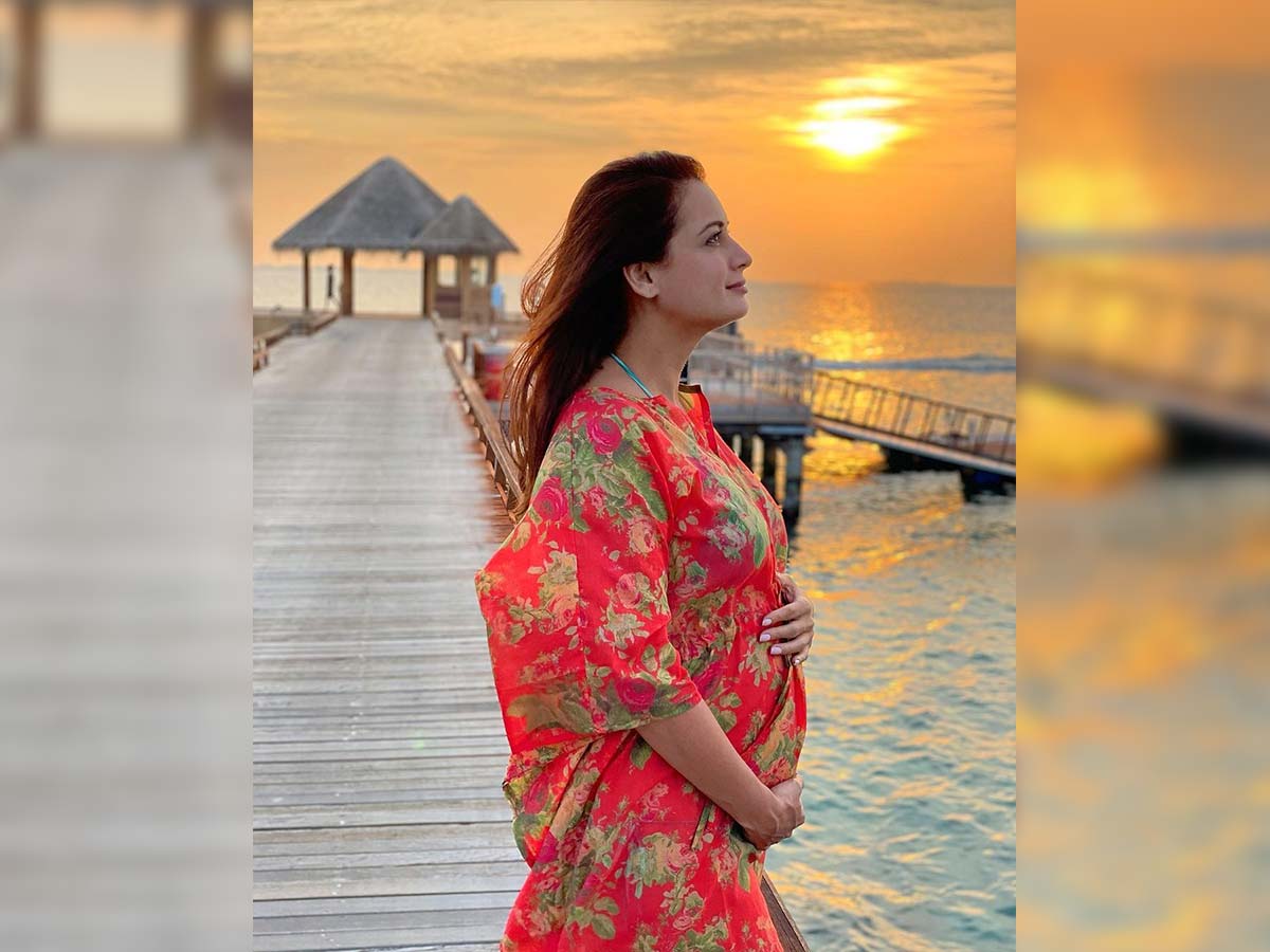 Dia Mirza pregnant, flaunts her baby bump