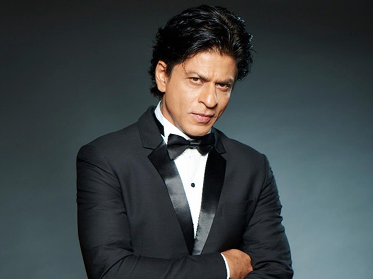 Shahrukh Khan befitting reply to a netizen who asks his underwear color