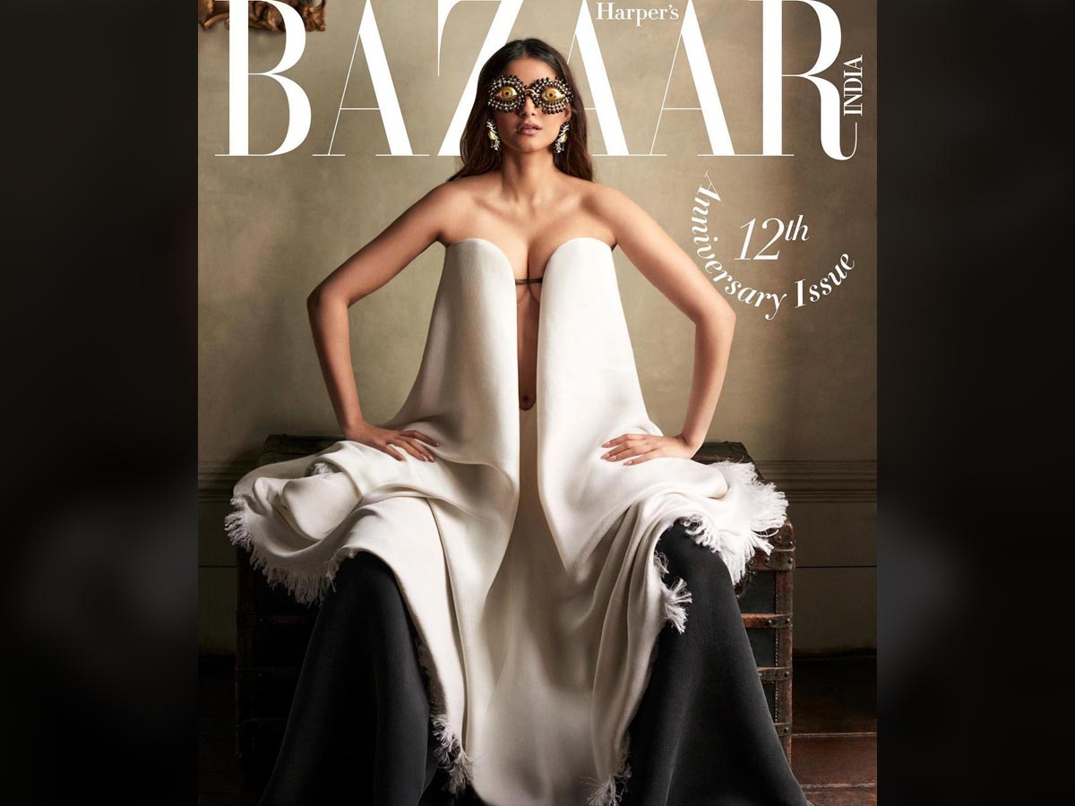 Sonam Kapoor outfit A Joking costume