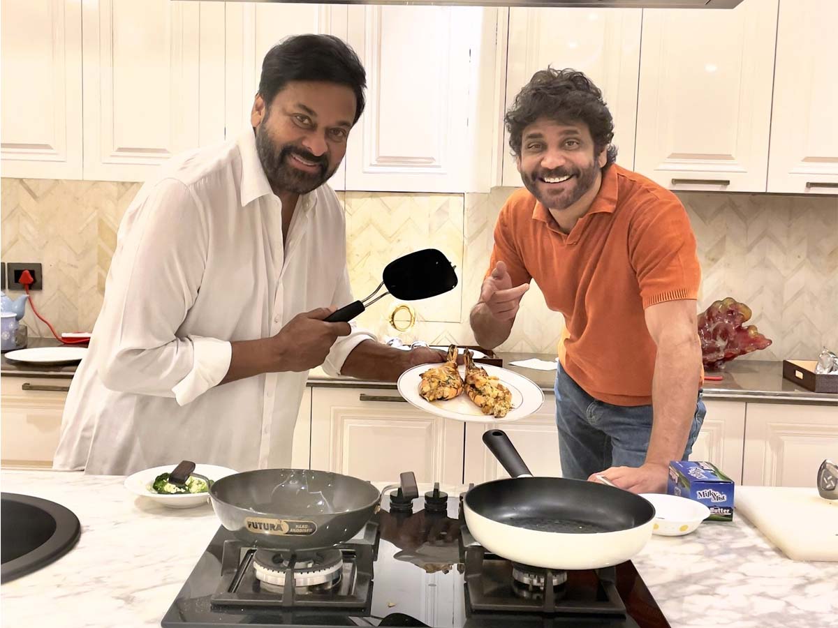 Chiranjeevi cooks special dishes for Nagarjuna