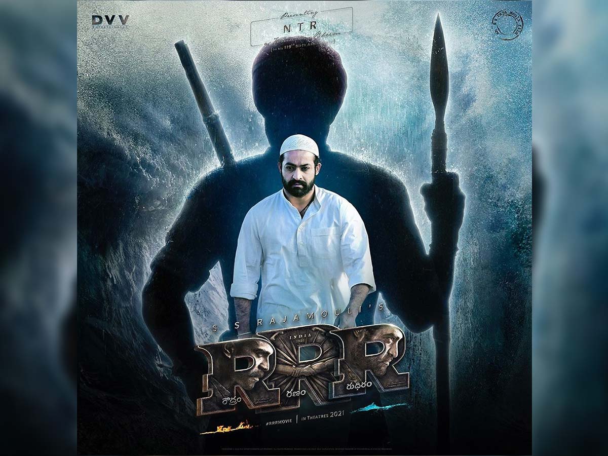 New special poster of RRR is loading this way