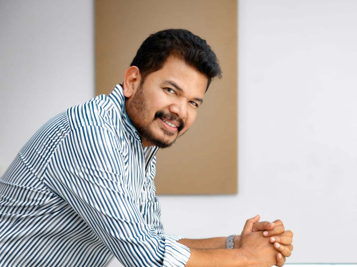 Shankar donates Rs 10 Lakhs to CM relief fund