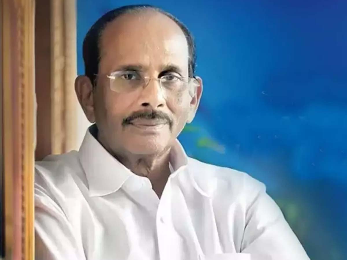 Vijayendra Prasad breaks down into uncontrollable tears while watching action scenes in RRR