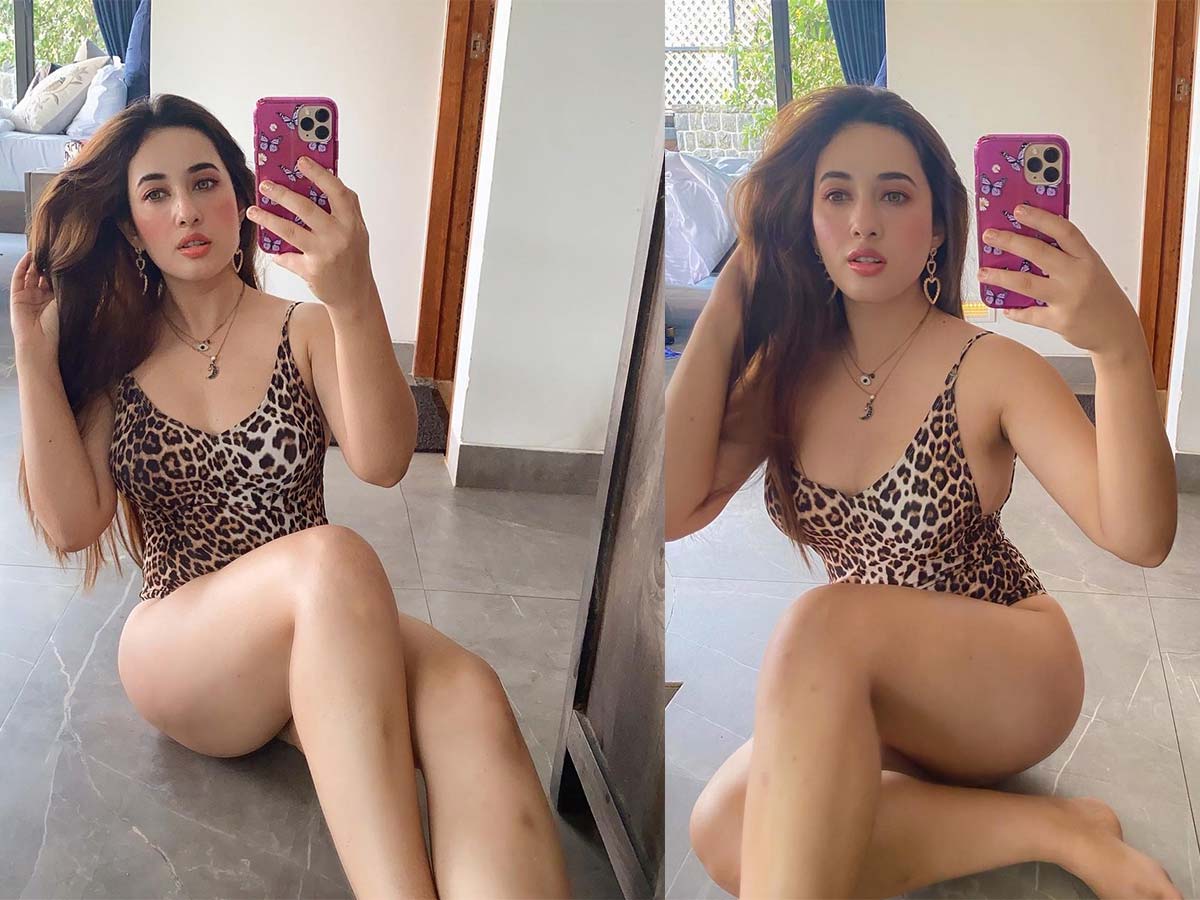 Aditi Budhathoki mirror selfie in bikini