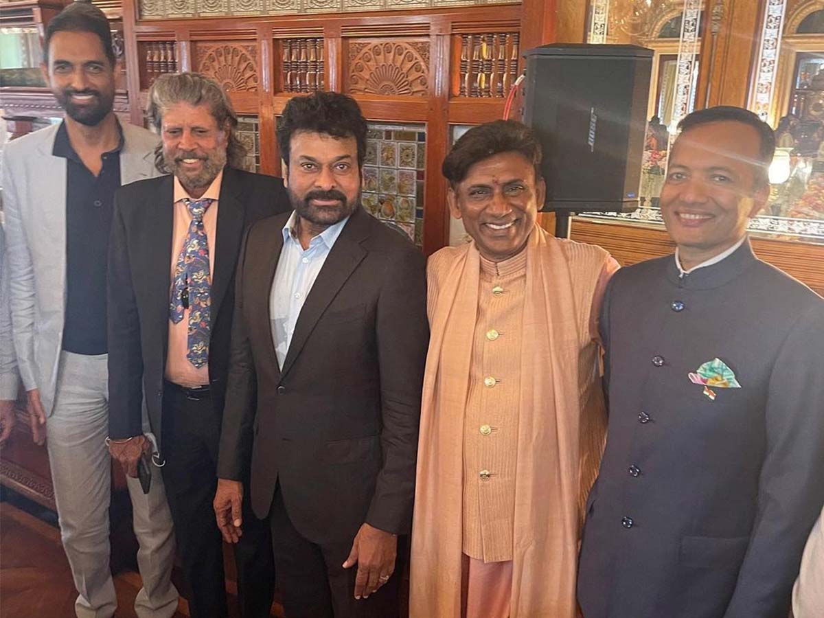 Chiranjeevi with wife Surekha and Kapil Dev in one frame