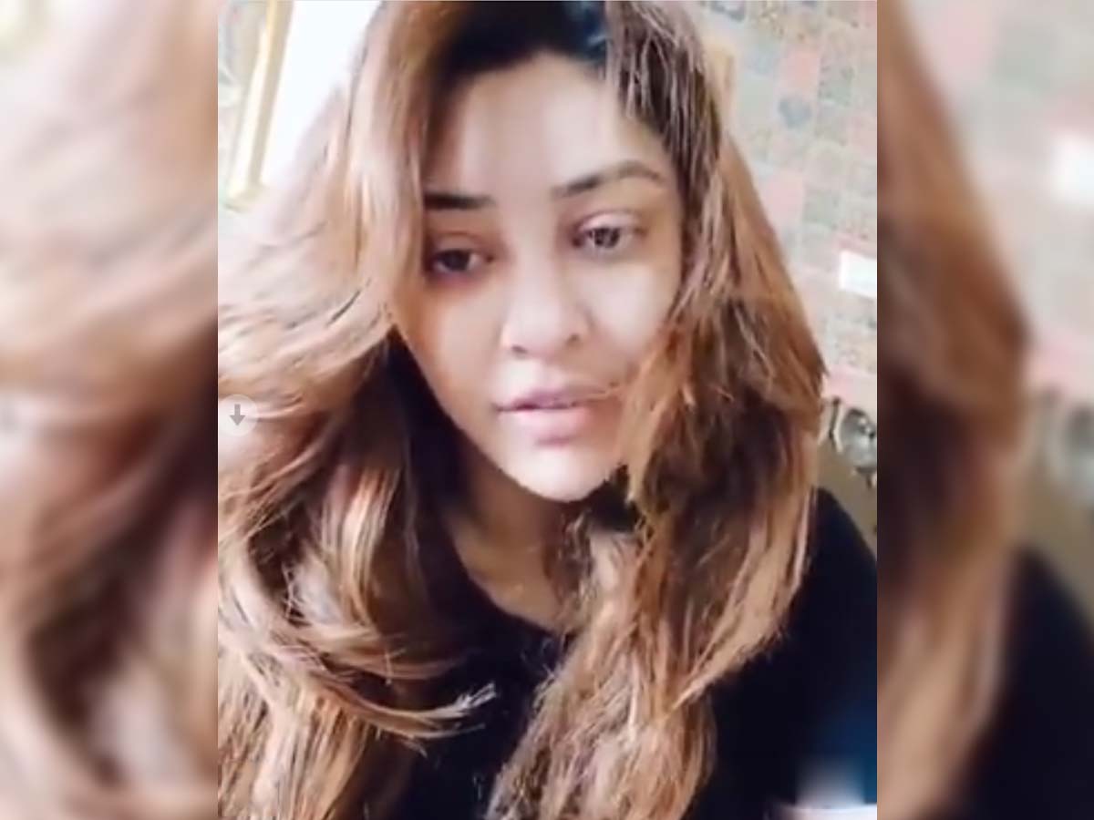 Acid attack on Payal Ghosh! She escapes
