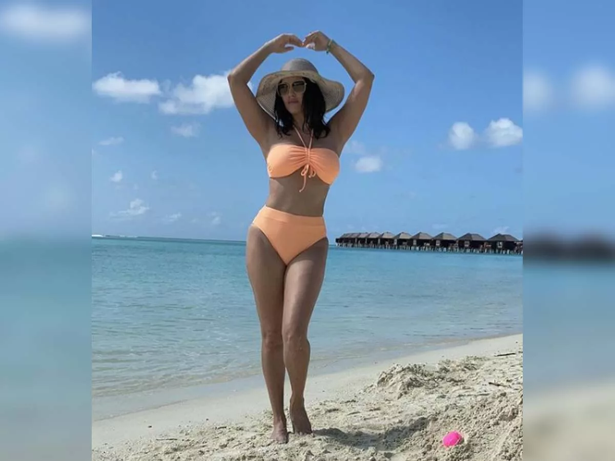 Sunny Leone sizzles in orange bikini