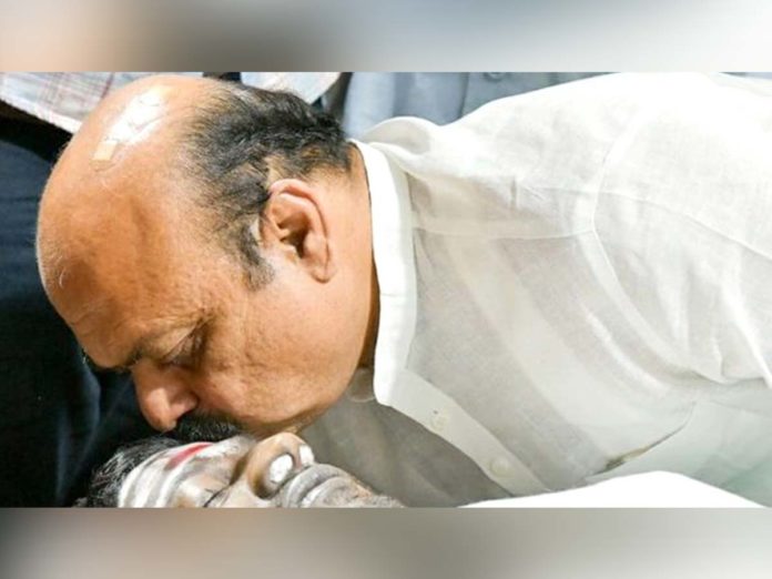 Chief Minister Basavaraj Bommai kisses Puneeth Rajkumar forehead