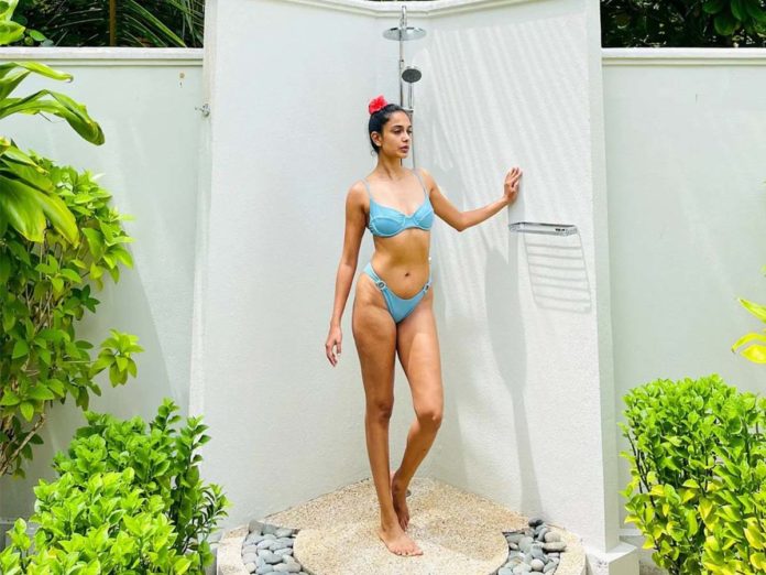 Sarah Jane Dias in bikini: Perfection from every angle