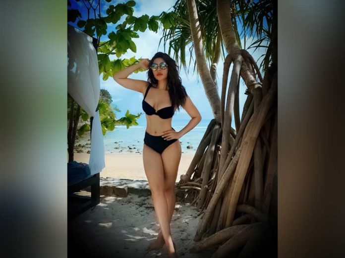 Bikini girl Shama Sikandar says missing this body