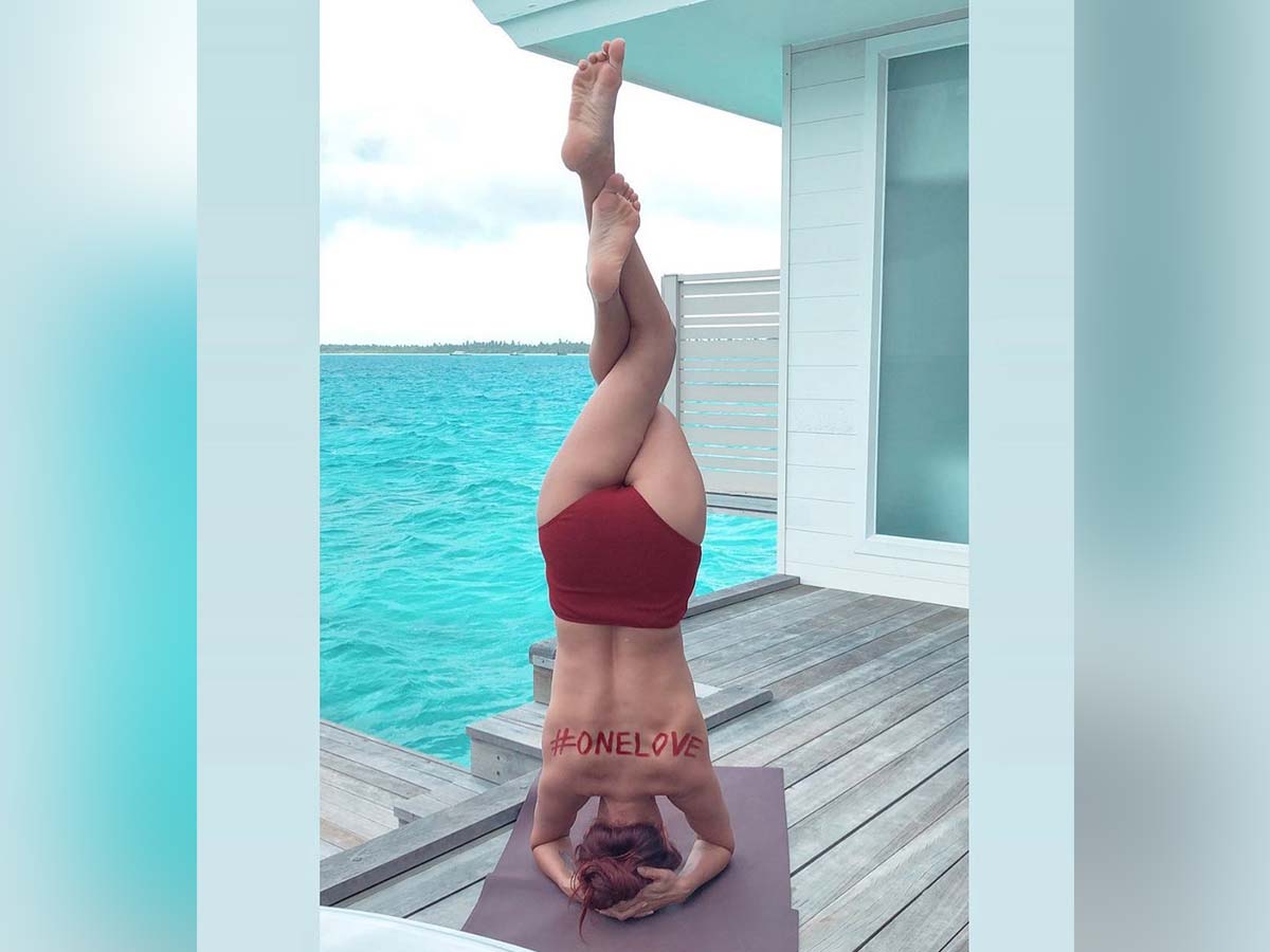 Aashka Goradia topless Yoga pose