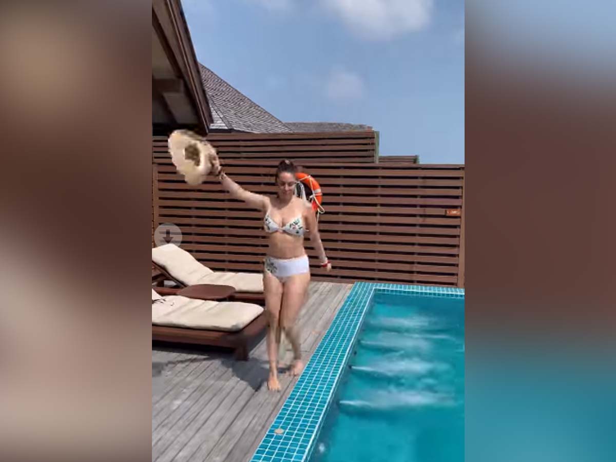 Newlywed actress dances in bikini
