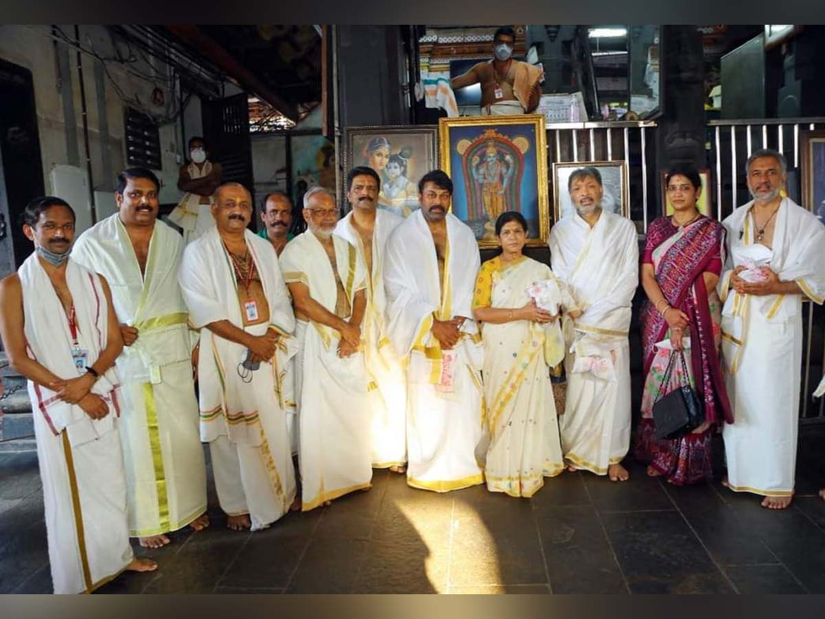 Chiranjeevi with wife Surekha visit Guruvayur Temple, Kerala