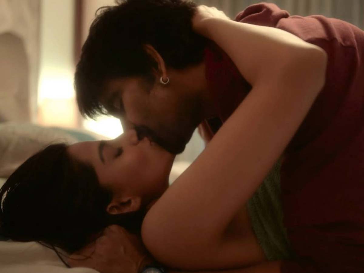 Meenakshi chaudhary hot kiss