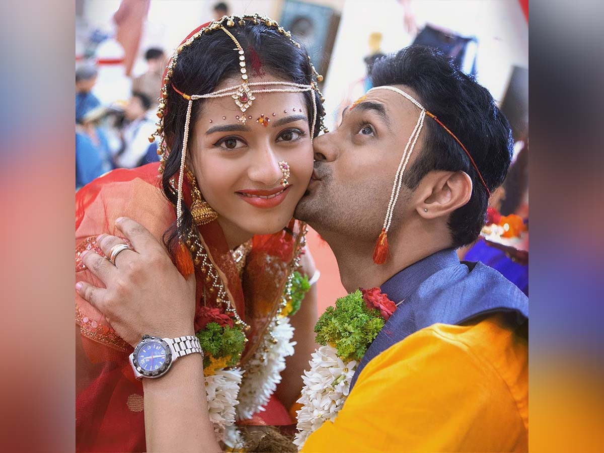 Athidhi girl secret vivah pics with husband viral