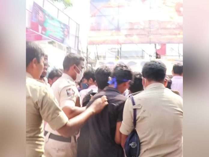 RRR: Fans vandalize Vijayawada theatre