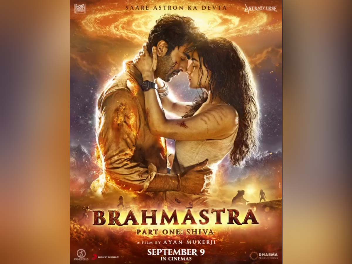 Brahmastra -The glimpse of Kesariya song : Romantic pose of Ranbir Kapoor and Alia Bhatt