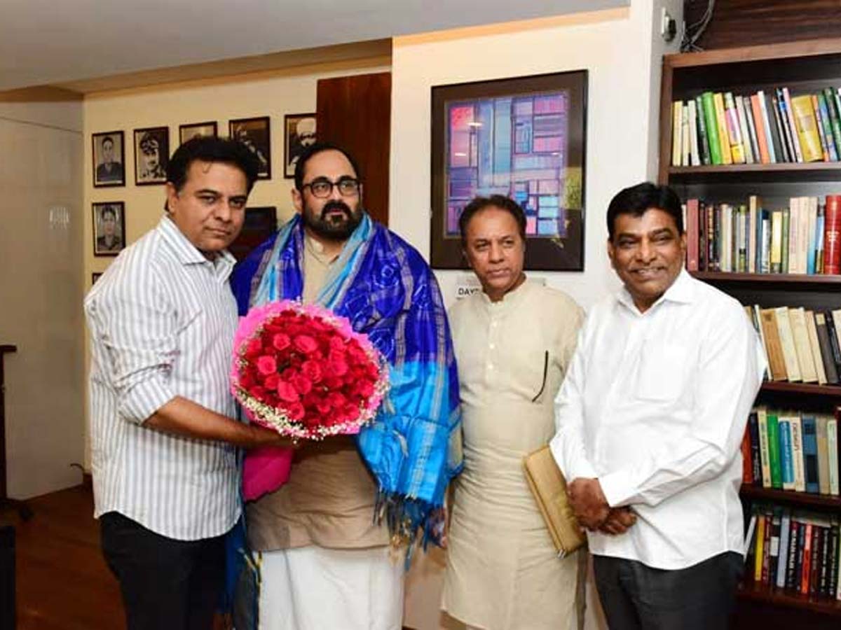 KTR meets union IT minister, seeks more funds, projects to TS