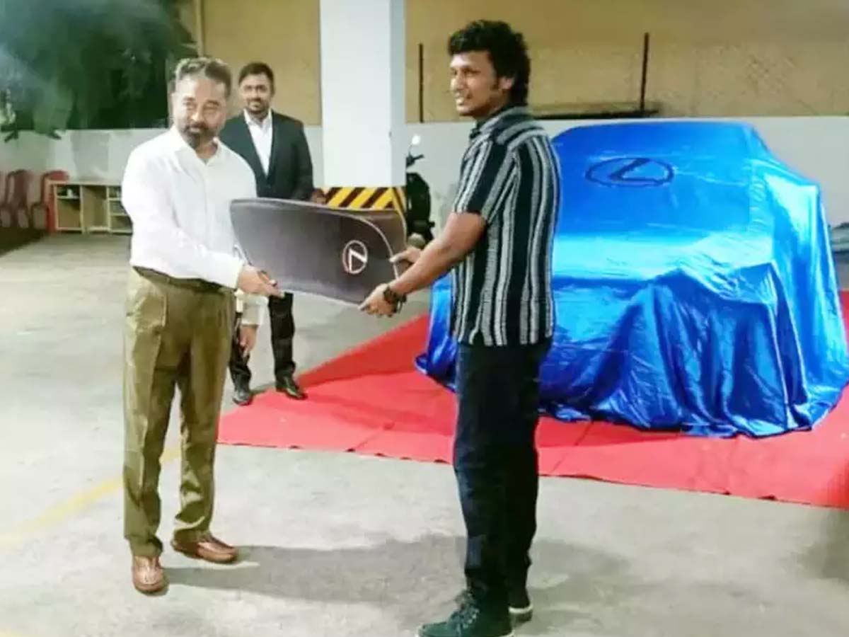 Kamal Haasan gifts Vikram director a luxury car
