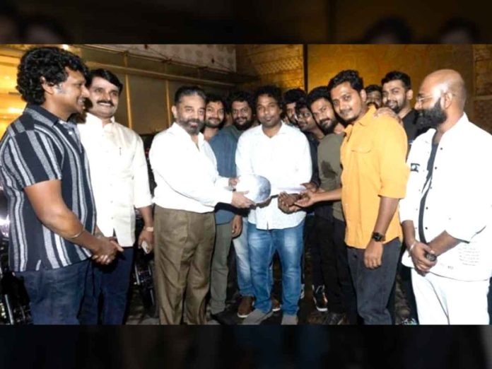 Vikram Success Kamal Haasan gifts 13 bikes to assistant directors