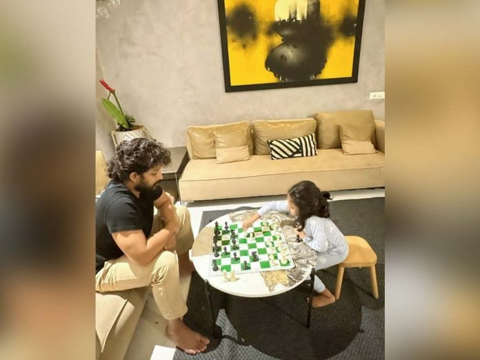 Allu Arjun and Arha play chess together