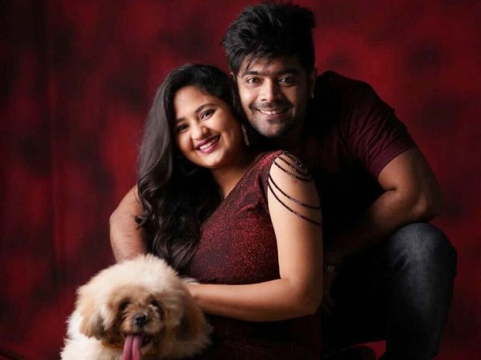 Bigg Boss 6 Telugu contestant Revanth wife Anvitha maternity photoshoot! Viral