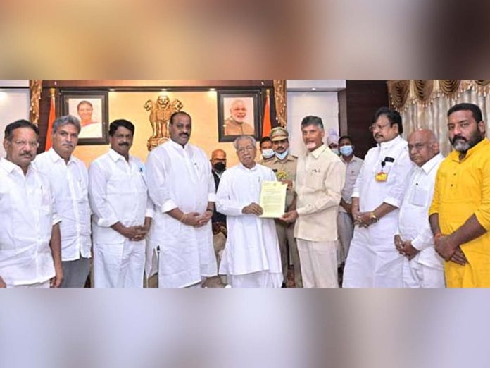 Chandrababu to meet Governor to complain against YSR University