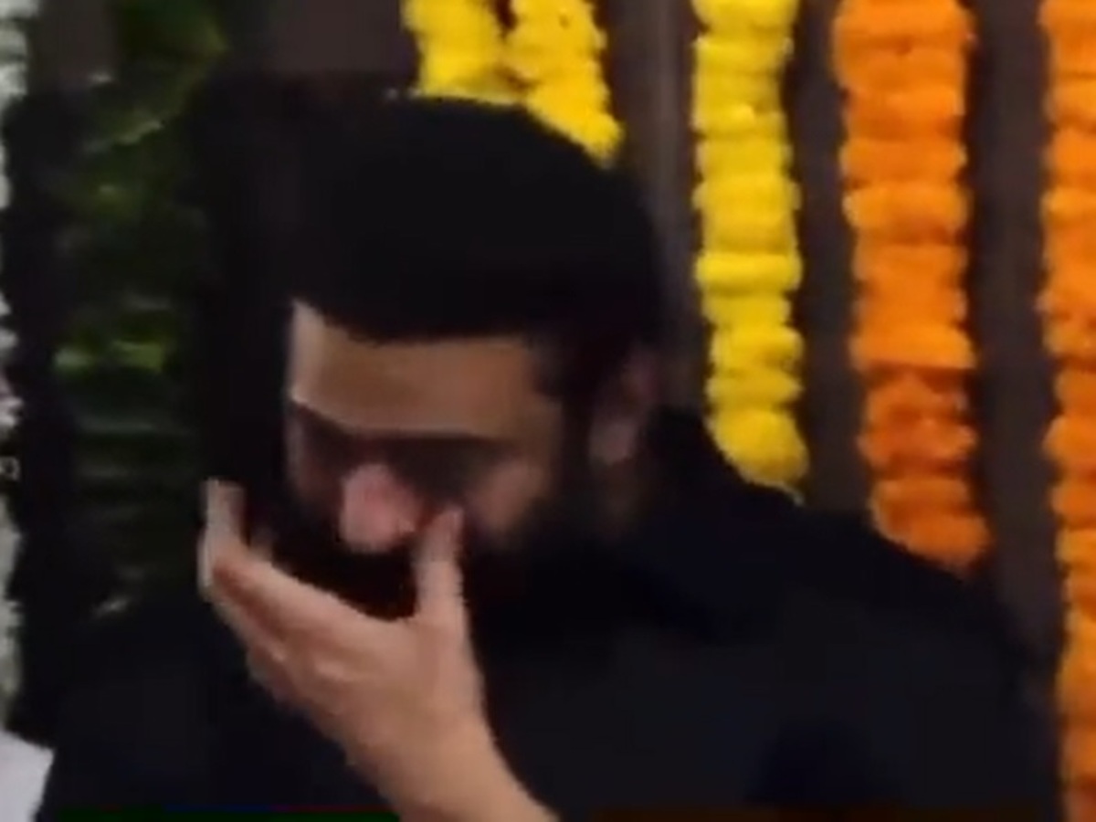 Prabhas in tears... fans' emotional posts Going Viral...!!