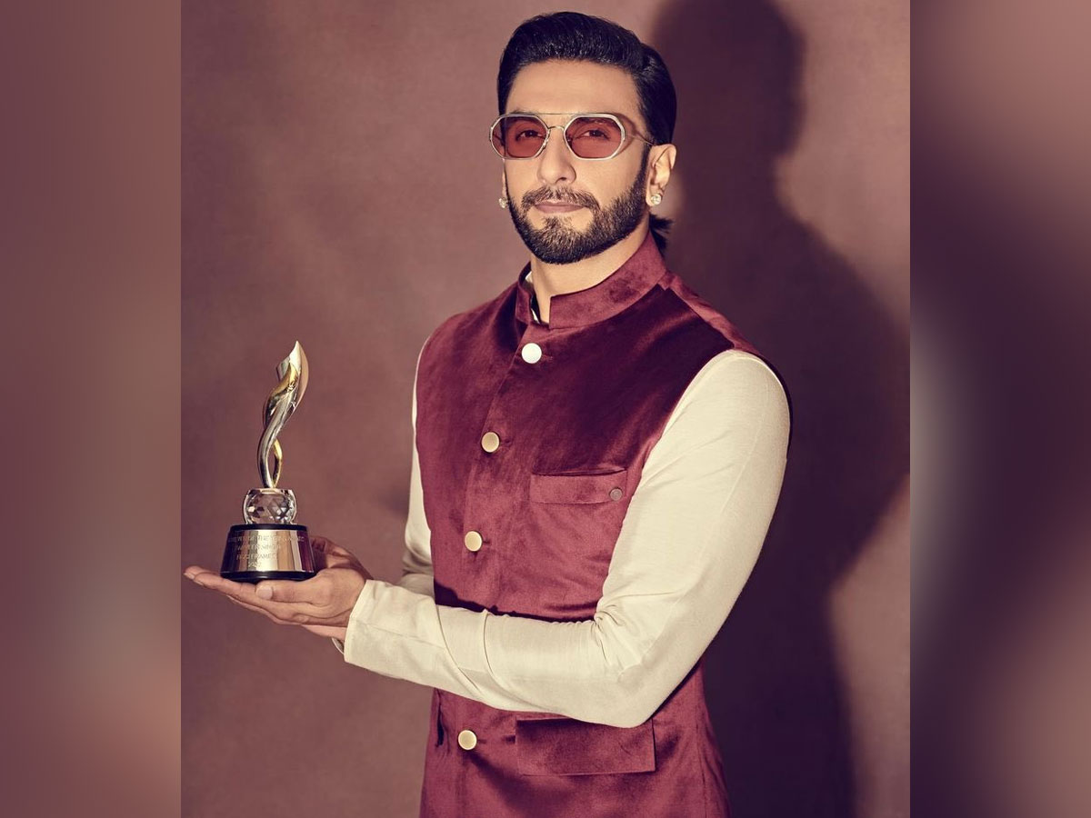 Ranveer Singh honoured with the "Achiever of The Year" award from FCCI :