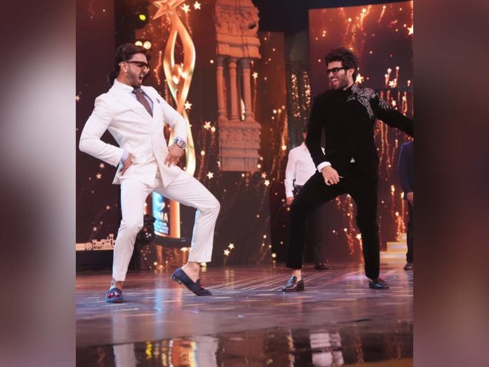Rowdy Boys! Ranveer Singh and Vijay Deverakonda dance their hearts out on the stage