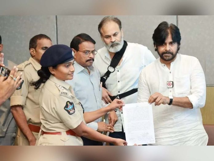 Pawan Kalyan receives notice from police, asking to vacate Vizag