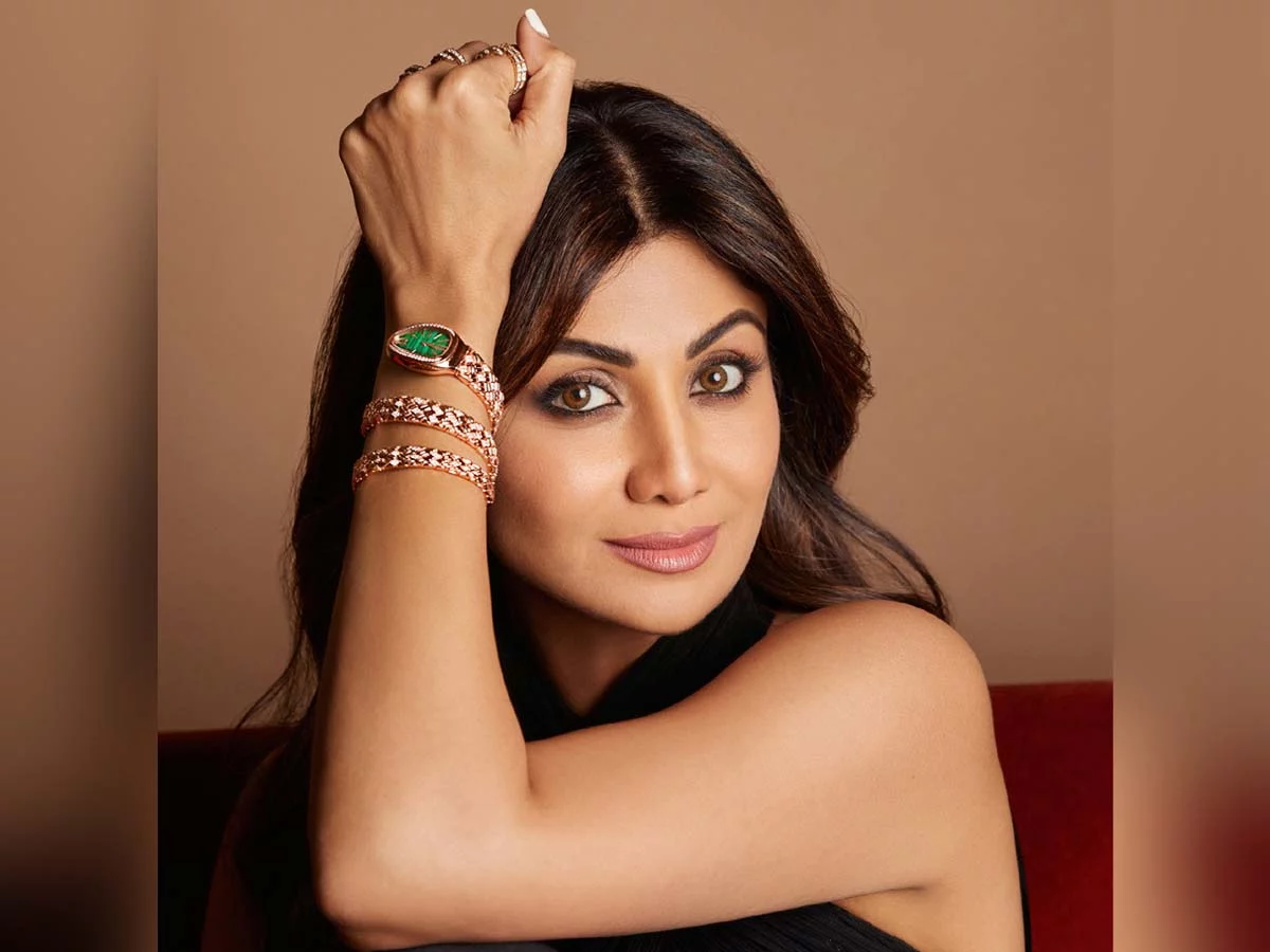 Shilpa Shetty's Engagement Ring Is Blinding Us In These Photos! | Actors  with tattoos, Celebrity tattoos, Beautiful girl makeup
