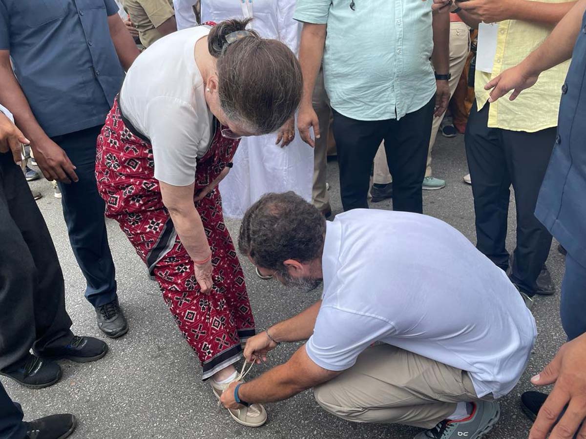Viral Pic: Rahul Gandhi tying Mother Sonia Shoelace in public