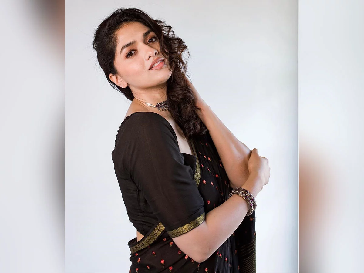 Fans ask Sunainaa about marriage, she says- Let me recover from the last heartbreak