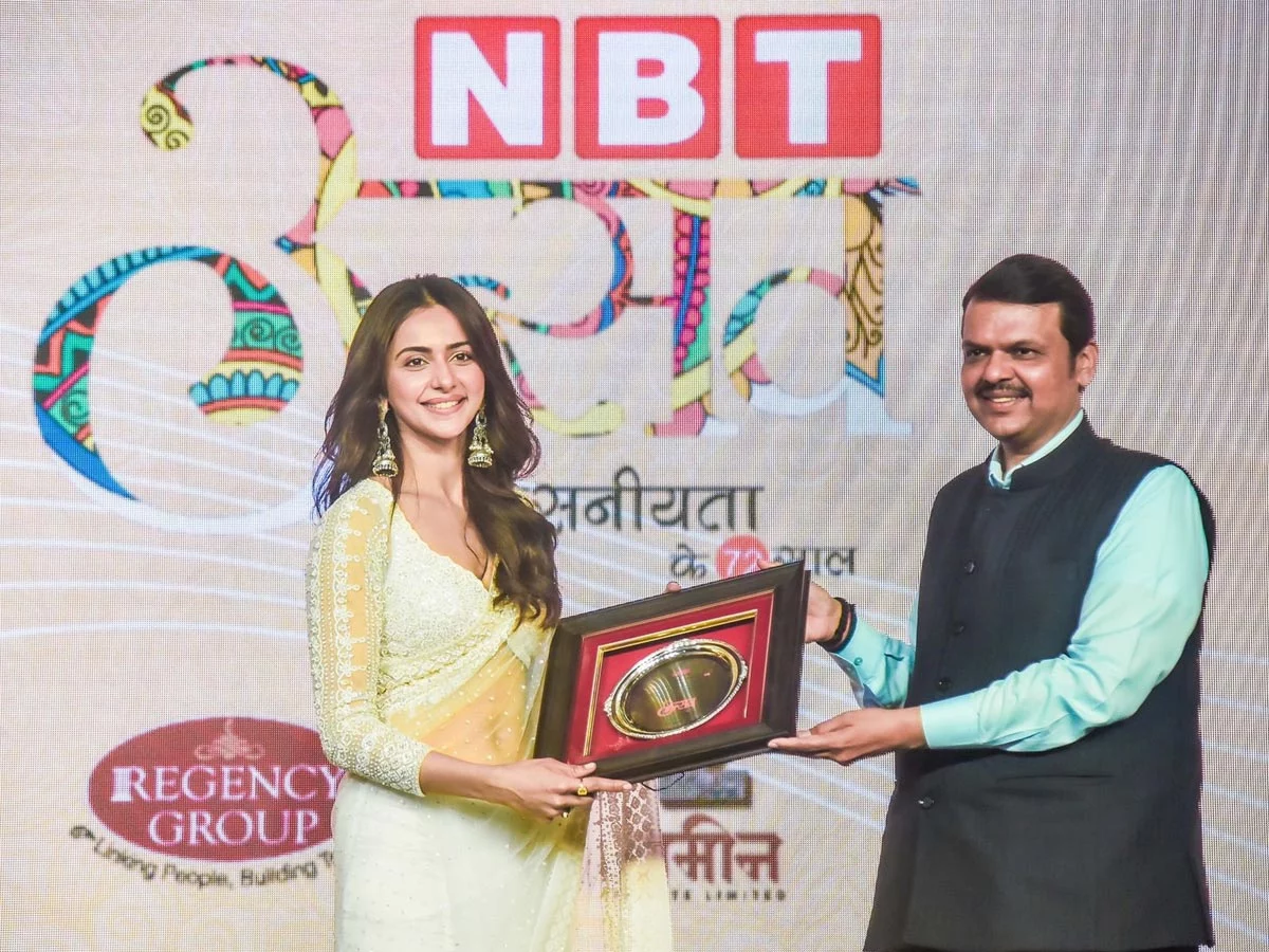 Rakul Preet receives a prestigious award from Navbharat Times