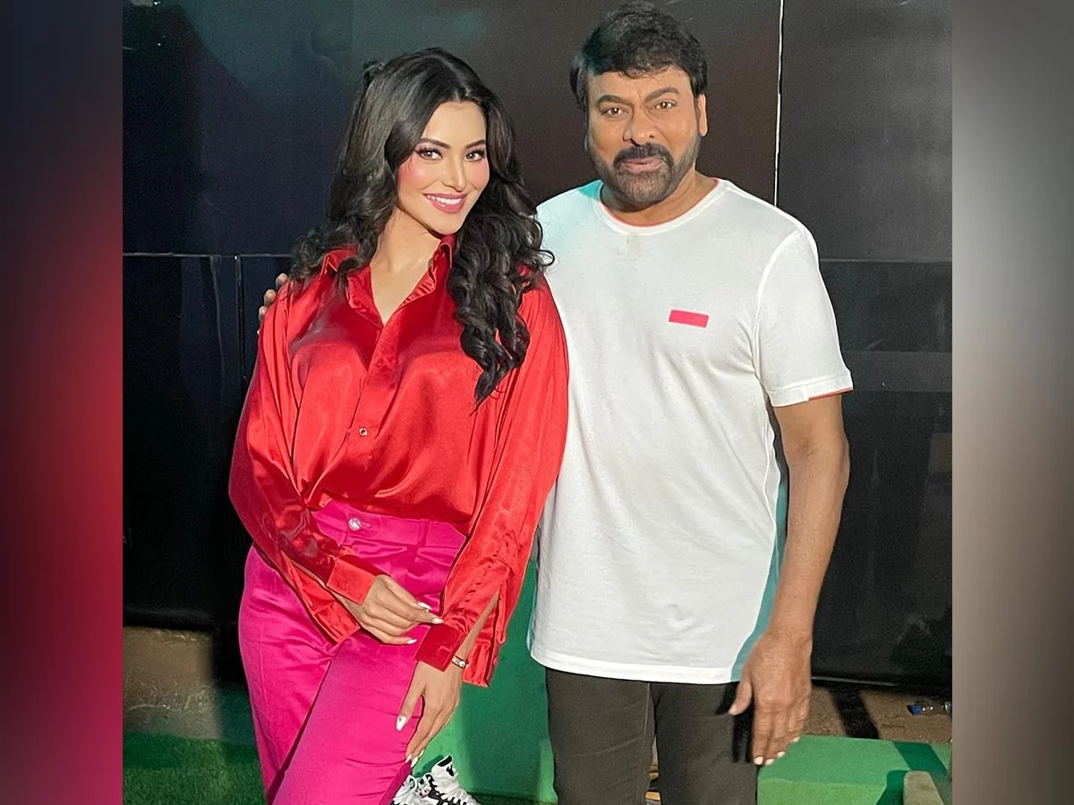 Red hot beauty with Chiranjeevi! What’s going on?