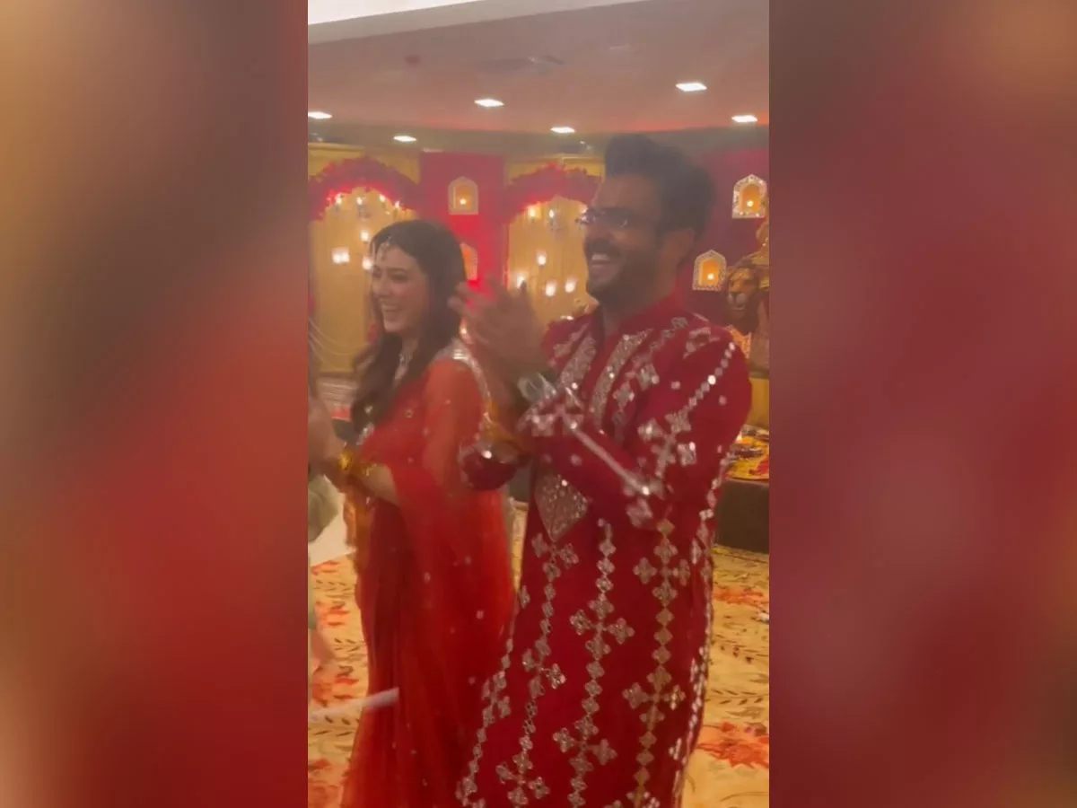 Viral- Hansika Motwani first Photo and dancing Video with Sohal from Wedding
