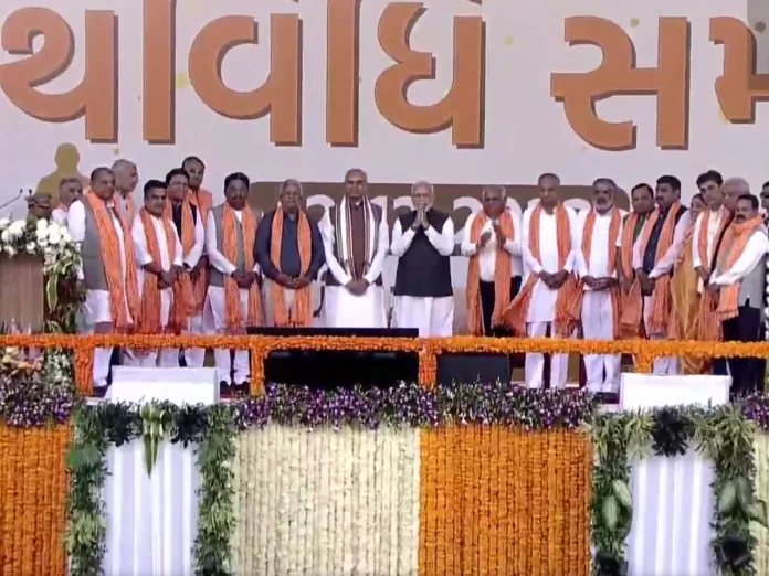 Prime Minister Modi bowed his head to the people of Gujarat