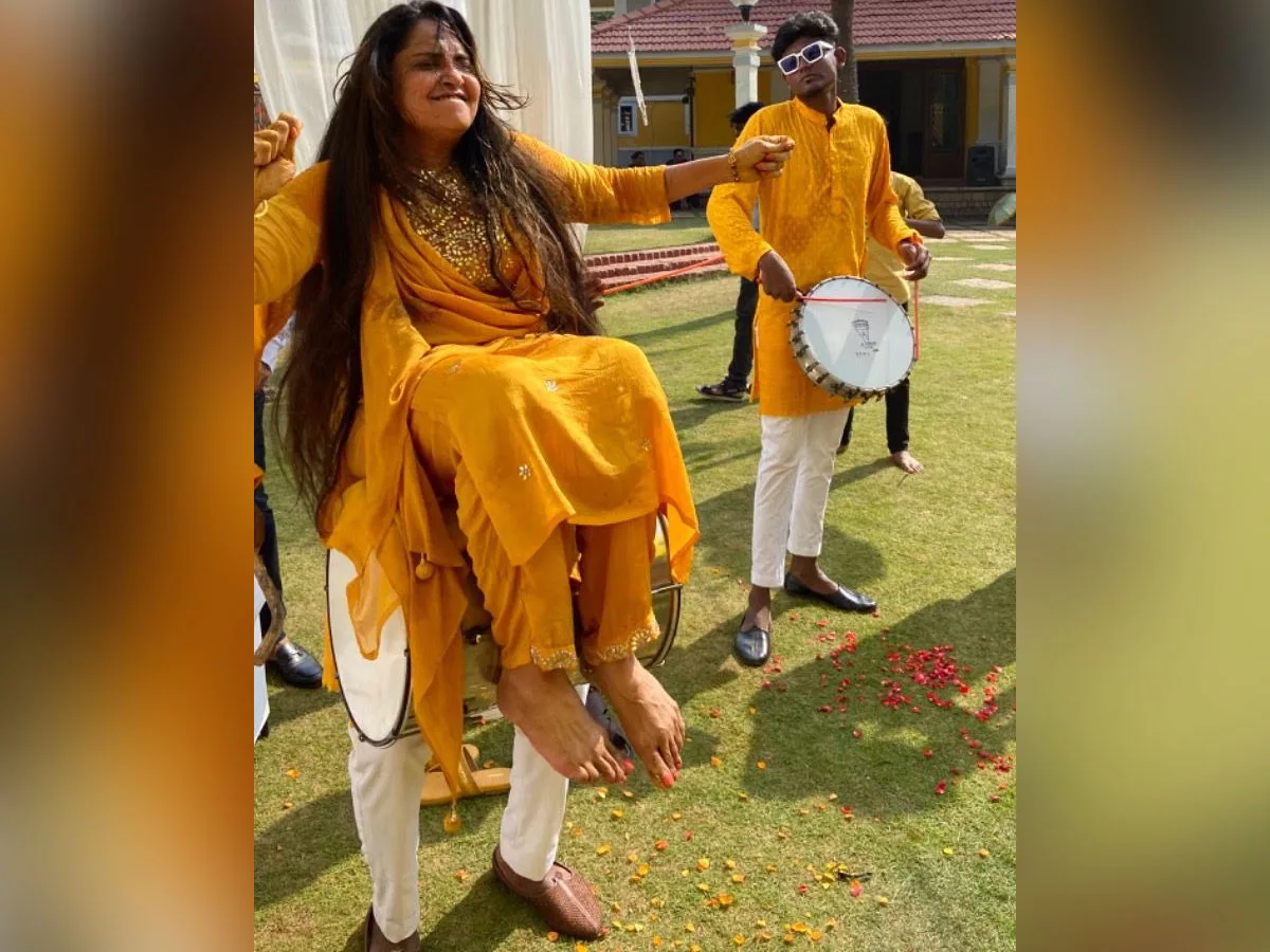 Video Talk: Actress Pragathi dance at his sister wedding