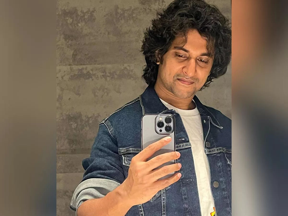 Nani mirror selfie goes viral: His new look with no moustache and no beard