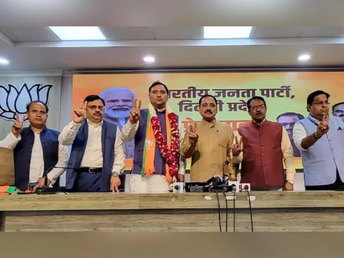 AAP Councillor Pawan Sehrawat Joins BJP within hours of winning mayor seat