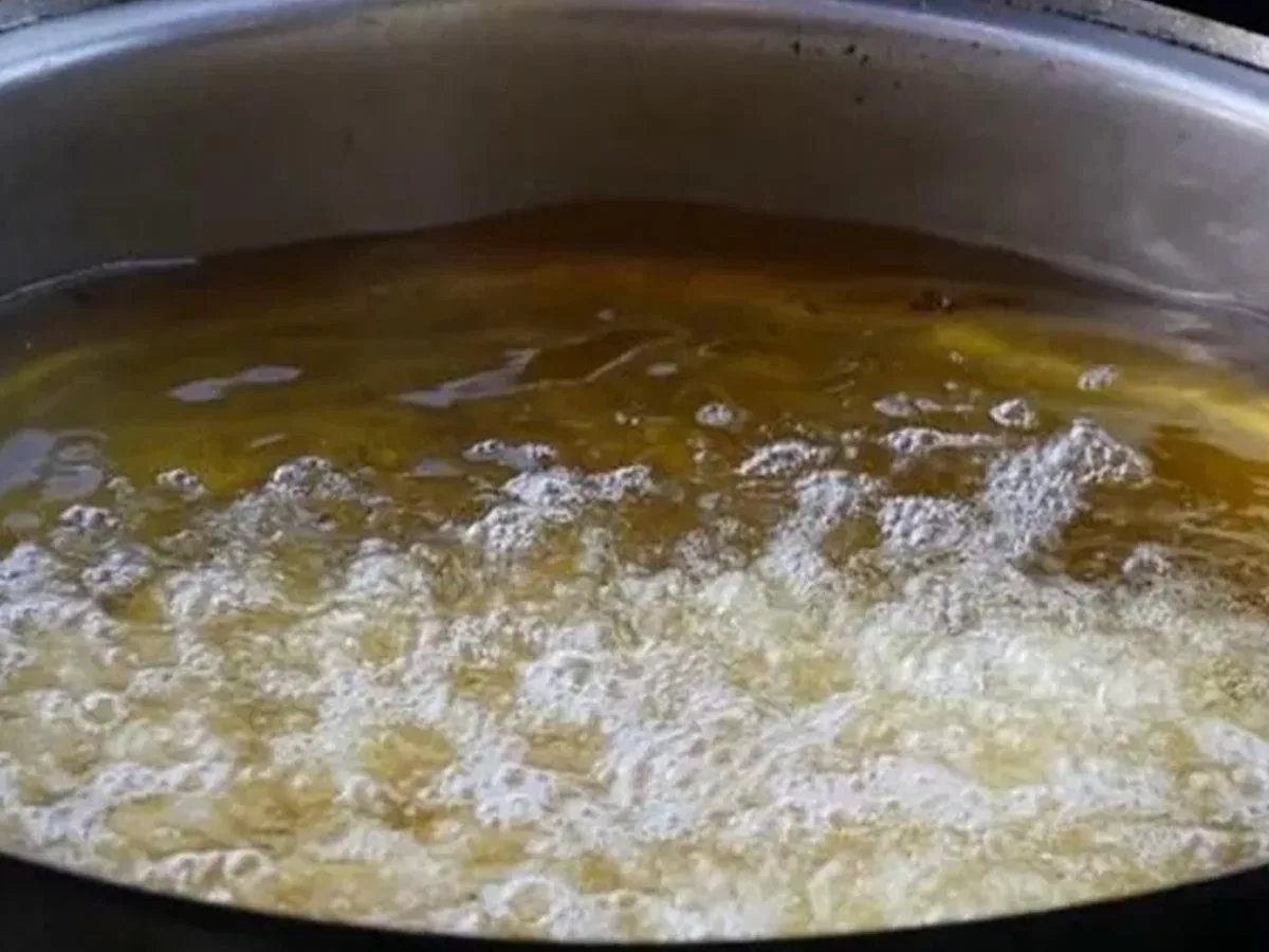 Andhra Pradesh: Woman pours hot cooking oil on husband