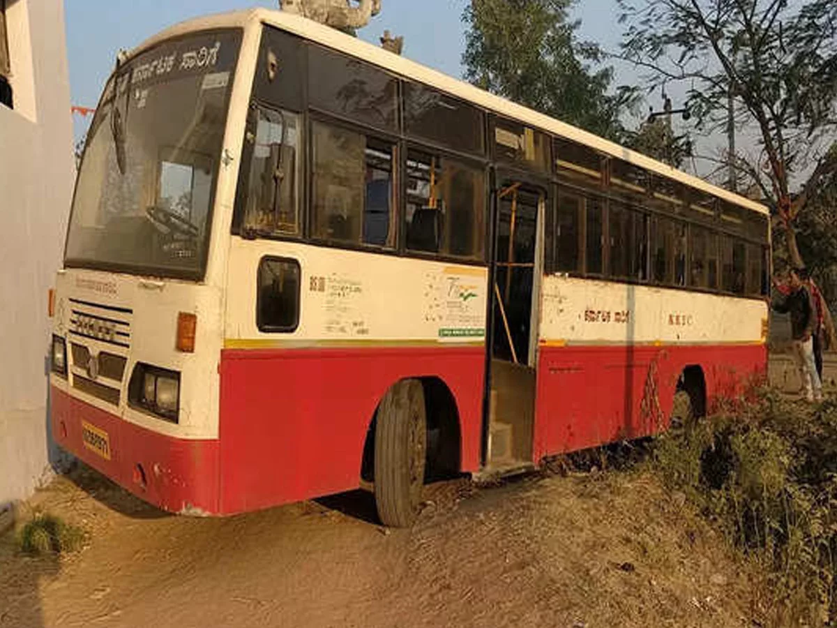 RTC bus stolen from Karnataka found in Telangana