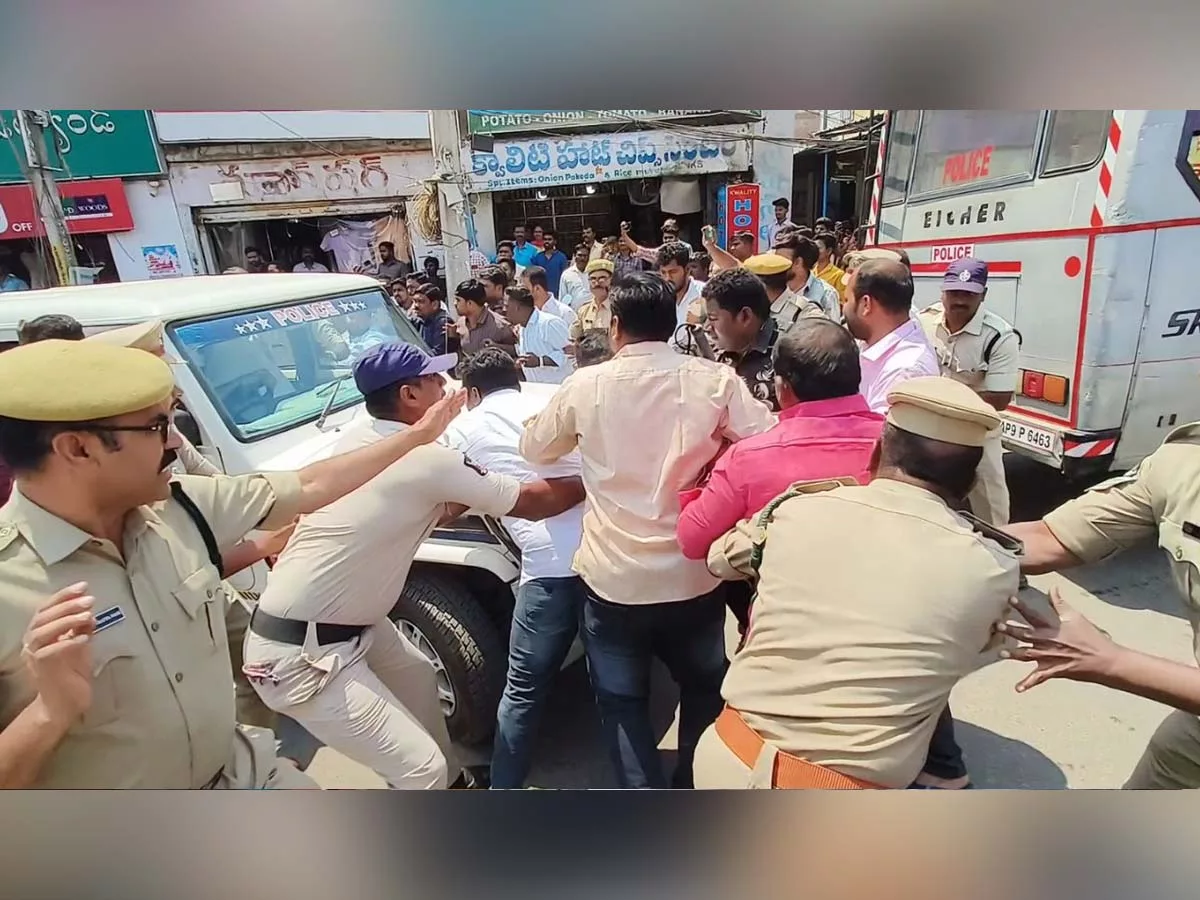 High tension in Anantapur:  Clash between YCP and TDP Supports