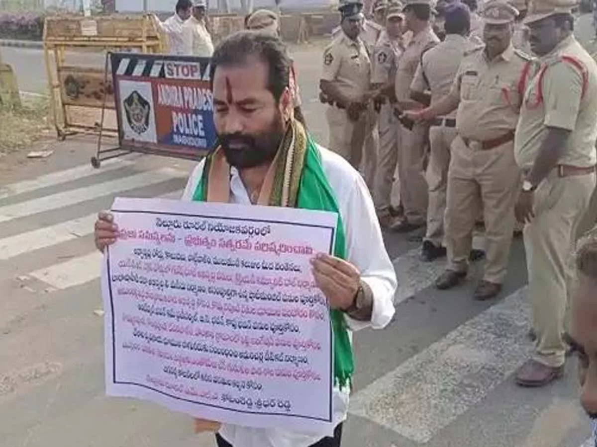 Kotamreddy Sridhar Reddy protest in Assembly with placard