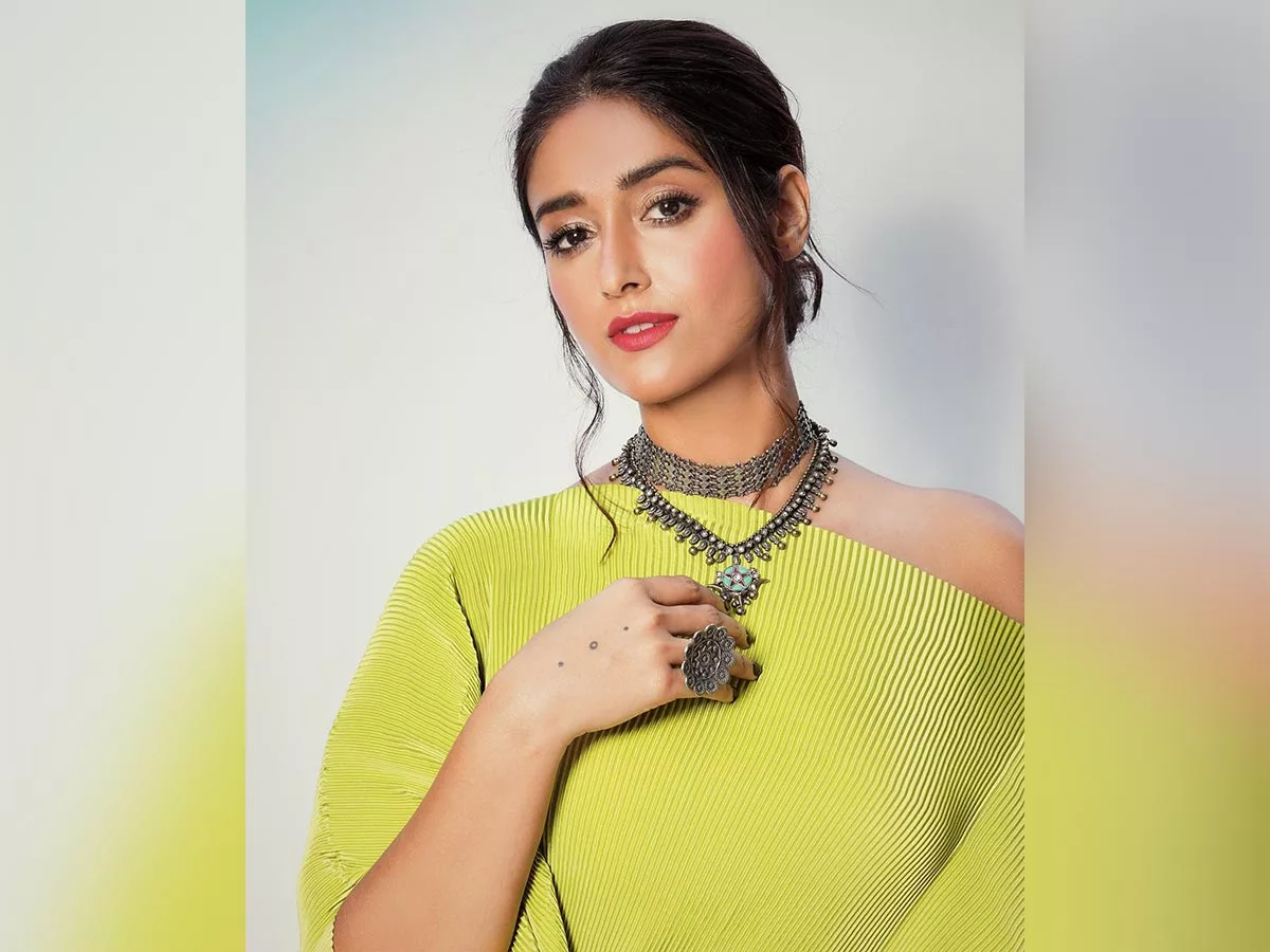 Ileana is going to be a mother without marriage