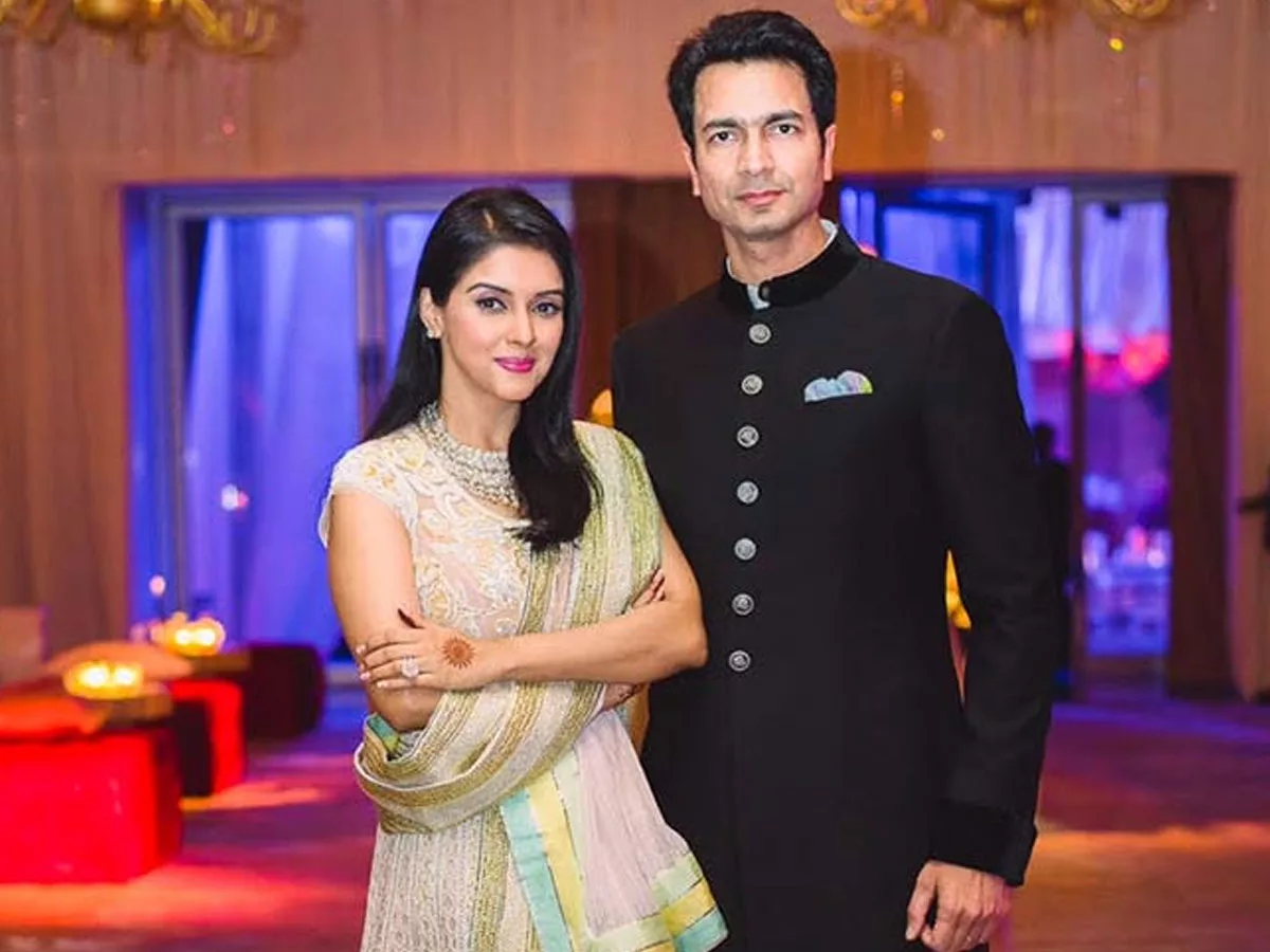 Actress Asin heads for divorce?
