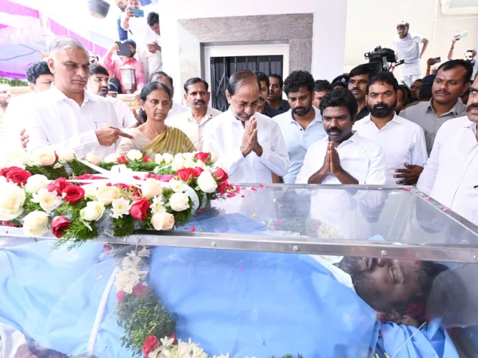 Seeing Telangana movement singer Saichand body, CM KCR burst into tears