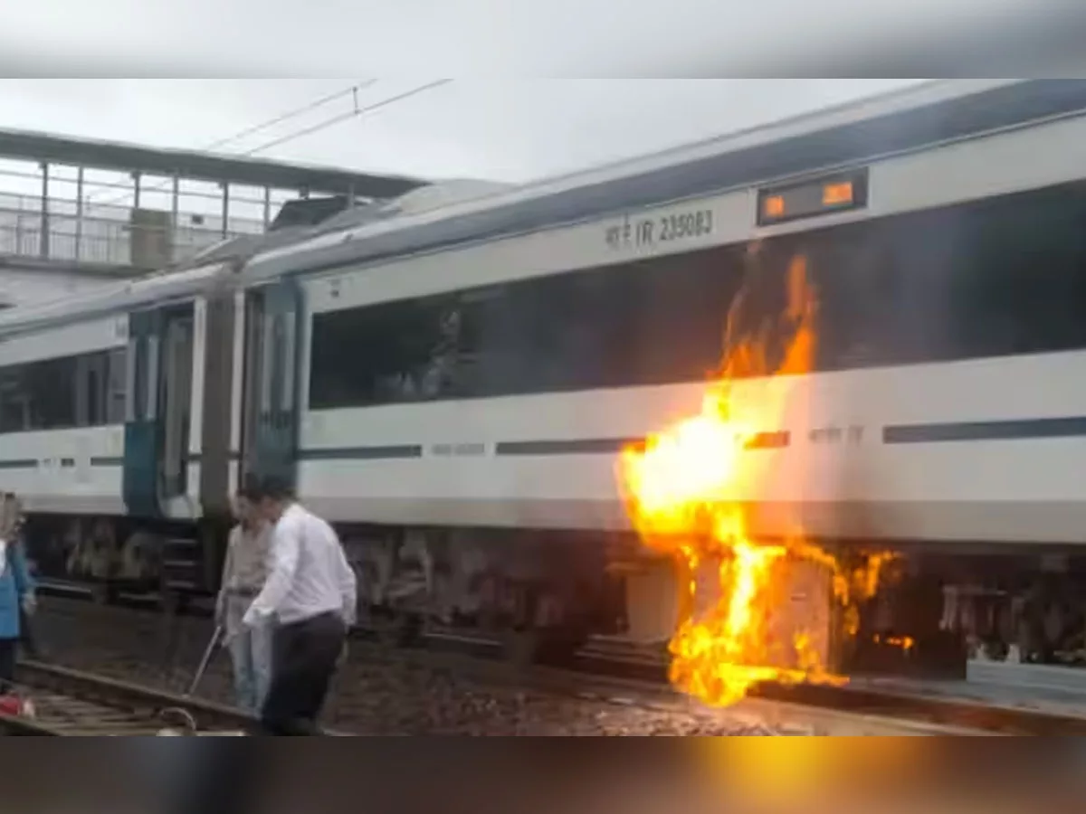 Bhopal-Delhi Vande Bharat Express catches fire