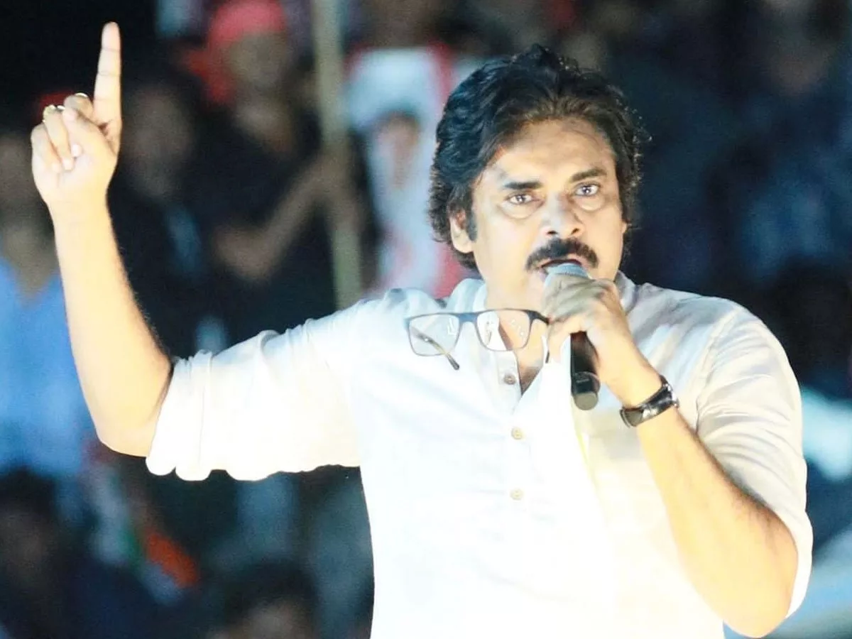 Pawan Kalyan wins hearts of Prabhas fans, apologizes for the incident